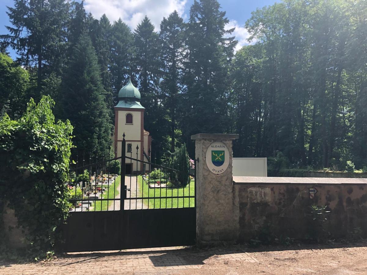 Apartmány Jevany Exterior foto