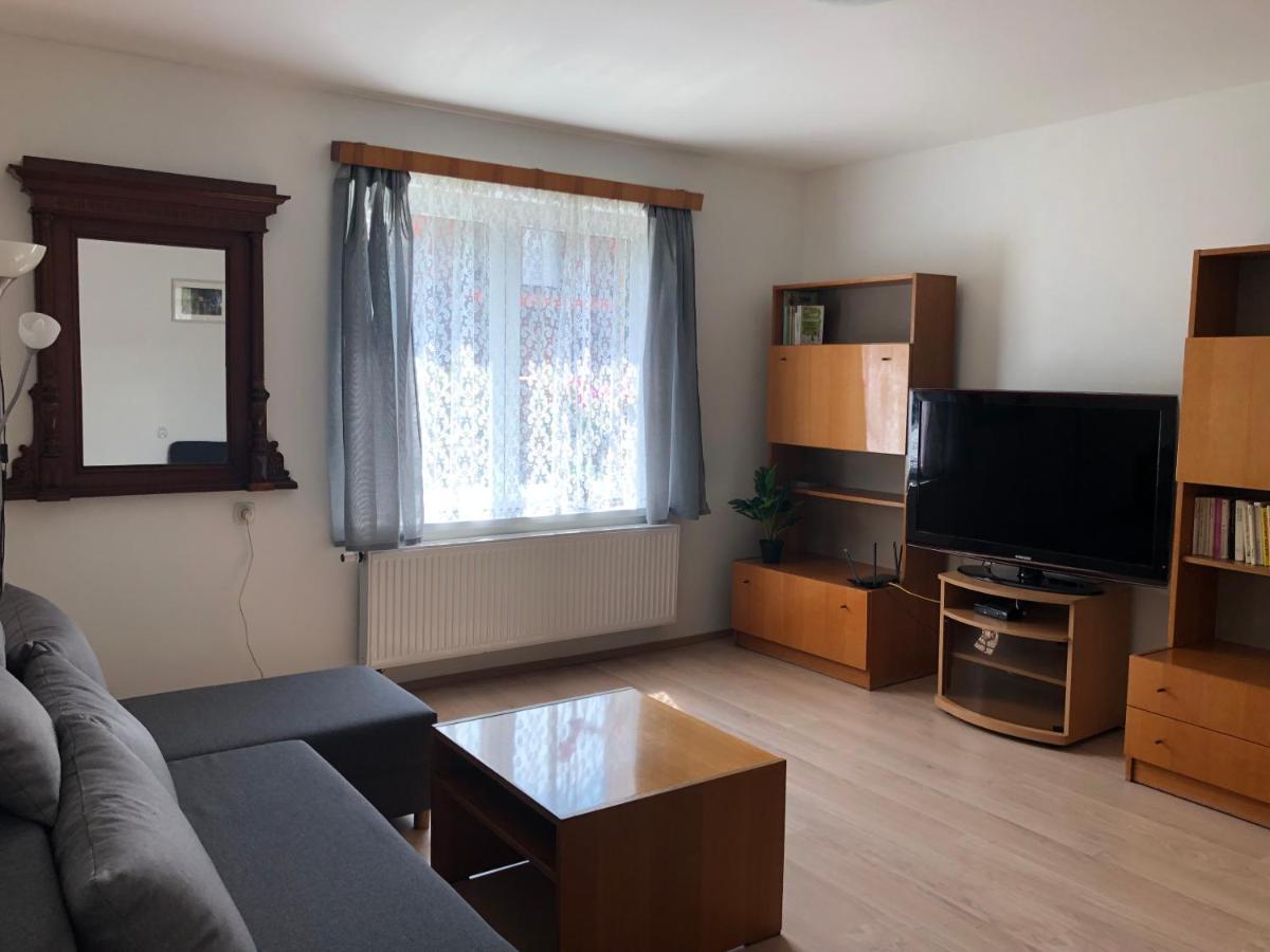 Apartmány Jevany Exterior foto